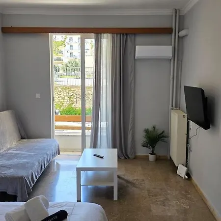 Cozy 6 Apartment Patras